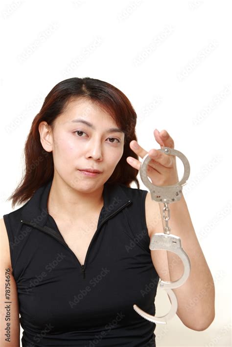 手錠 女|1,247 手錠 女性 Stock Photos, High